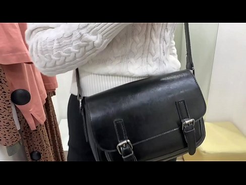 ❤️ Фитинг бөлмөсүндө жаш канчык FeralBerryди дилдо менен коомдук мастурбациялоо ❤❌ Порно боюнча бизде ☑