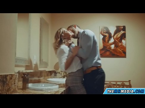 ❤️ Блондинка сени коомдук дааратканада азгырып жатканда ❤❌ Порно боюнча бизде ☑